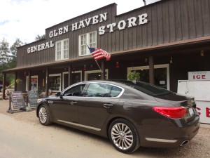 The new Kia K900 luxury sedan at the general store in Glen Haven. (Bud Wells photos)