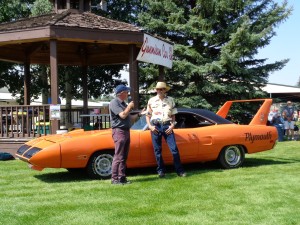 Keith Martin of Portland visits with Ron Heberling of Overbrook, Kan., regarding Heberling’s rare 1970 Plymouth Road Runner Super Bird.